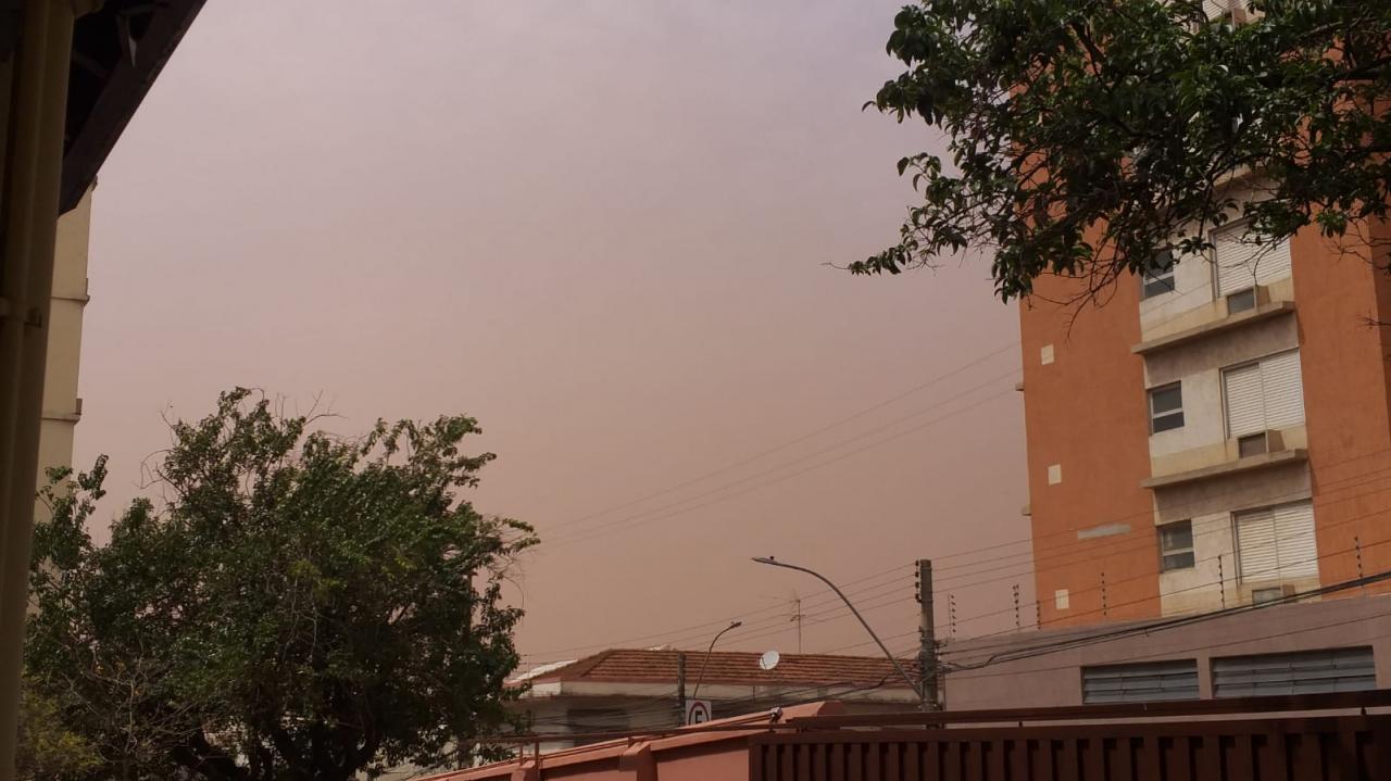 Foto 5 de 13 — Tempestade de areia cobre o céu de Araraquara: veja fotos